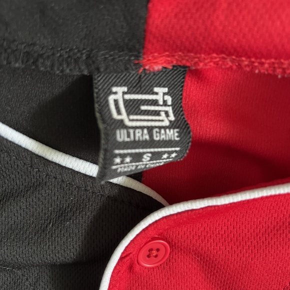 Ultra Game Bulls Jersey Small Red Black Baseball Fan Embroidered NBA Streetwear - Picture 3 of 4